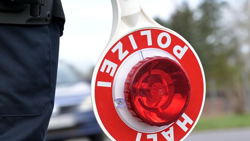 Der Alkoholwert bei der Frau lag nach Polizeiangaben im Bereich der absoluten Fahruntüchtigkeit. (Symbolbild) Der Alkoholwert bei der Frau lag nach Polizeiangaben im Bereich der absoluten Fahruntüchtigkeit. (Symbolbild)