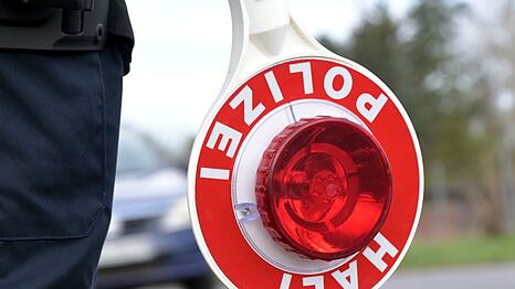 Der Alkoholwert bei der Frau lag nach Polizeiangaben im Bereich der absoluten Fahrunt&uuml;chtigkeit. (Symbolbild)