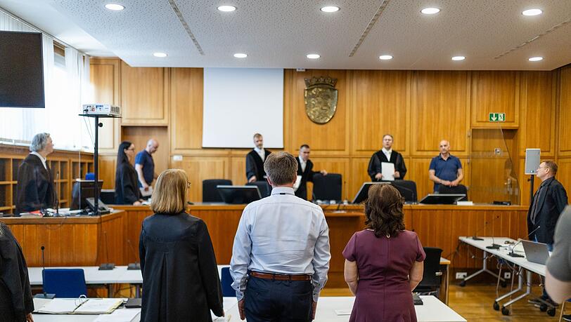 Vor Gericht räumte der Angeklagte Fehler ein und bedauerte die Entscheidung. Vor Gericht räumte der Angeklagte Fehler ein und bedauerte die Entscheidung.