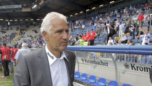 Seine letzter Job im Profi-Fußball: Im Mai 2009 war er bei Arminia Bielefeld Trainer für einen Spieltag. Seine letzter Job im Profi-Fußball: Im Mai 2009 war er bei Arminia Bielefeld Trainer für einen Spieltag.