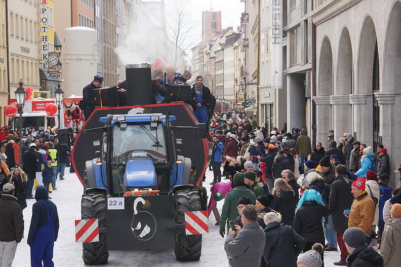 Weitere Bilder vom Faschingsumzug der "Damischen Ritter" in München am 08. Februar 2015.