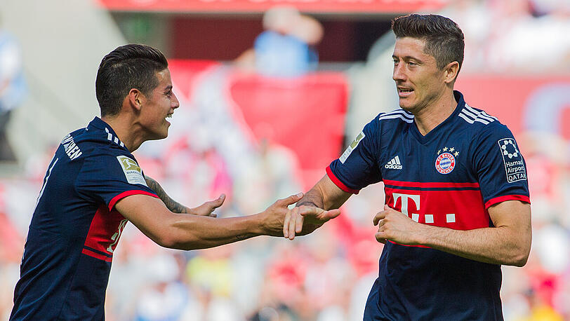 Gemeinsamer Jubel im Trikot des FC Bayern: Robert Lewandowski (rechts) freut sich mit James Rodríguez über sein Tor zum 2:1 gegen den 1. FC Köln.