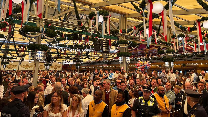 Bierausschank im Schottenhamel-Festzelt