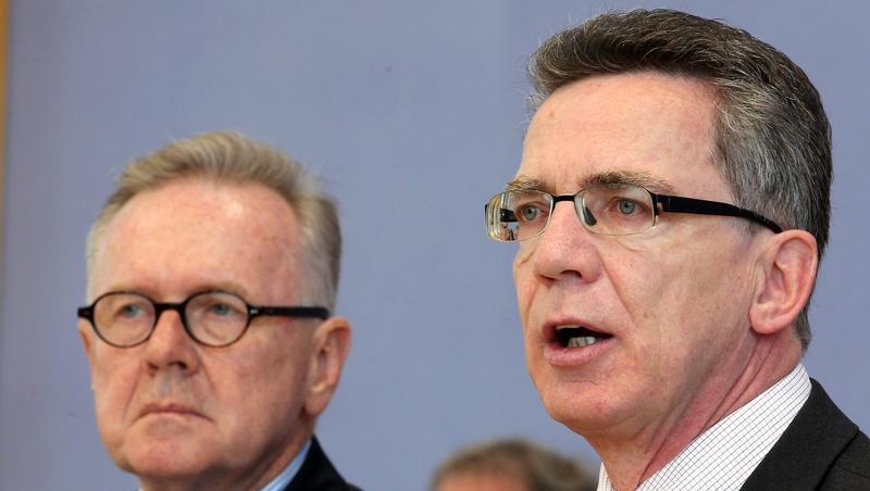 Bundesinnenminister Thomas de Maiziere (r.) Bundesinnenminister Thomas de Maiziere (r.)