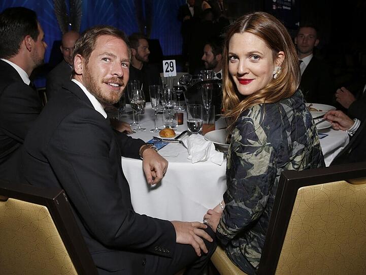 Will Kopelman (li.) und seine Familie geben Drew Barrymore Halt