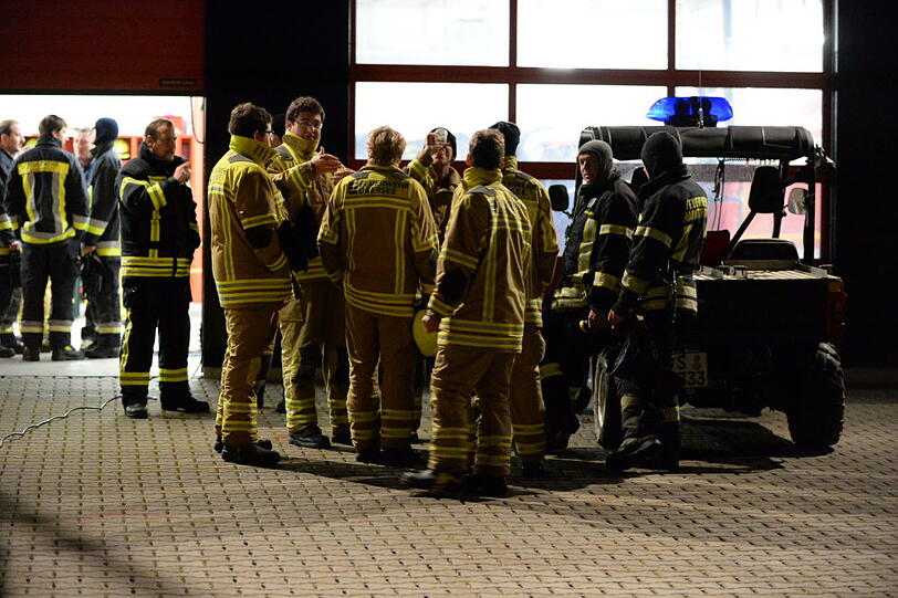 Unfallflucht am Chiemsee: Die Bilder vom Unfallort und von der Suchaktion.