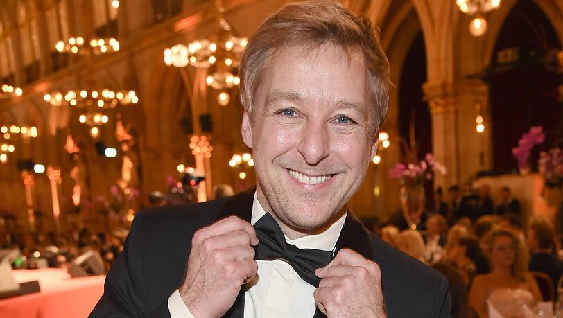 Max Müller spielt seit 2002 die Rolle "Michi Mohr" in der Krimiserie "Die Rosenheimcops". Max Müller spielt seit 2002 die Rolle "Michi Mohr" in der Krimiserie "Die Rosenheimcops".