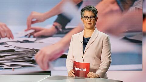 Shakuntala Banerjee führt am Montagabend durch die Sendung "ZDF spezial: Deutschland nach der Wahl".