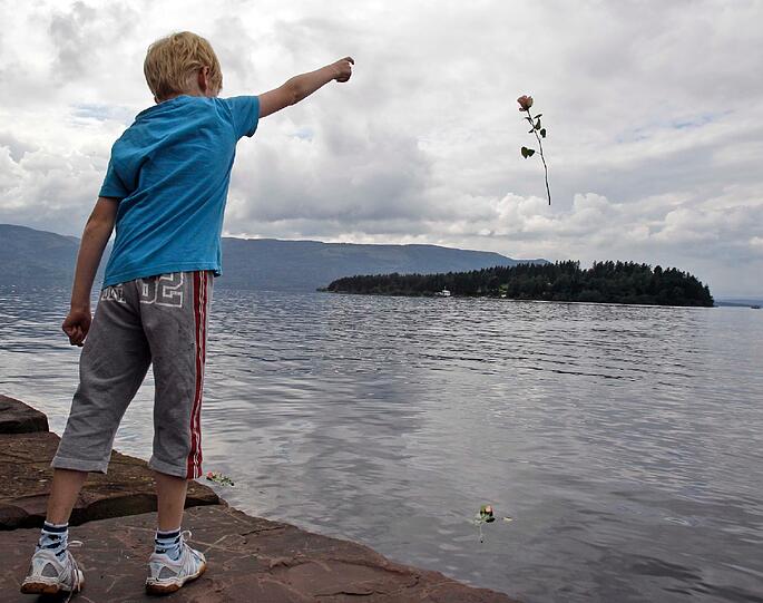 Ein Land trauert um seine toten Kinder. Norwegen steht nach den Doppel-Anschlägen unter Schock - die Bilder.