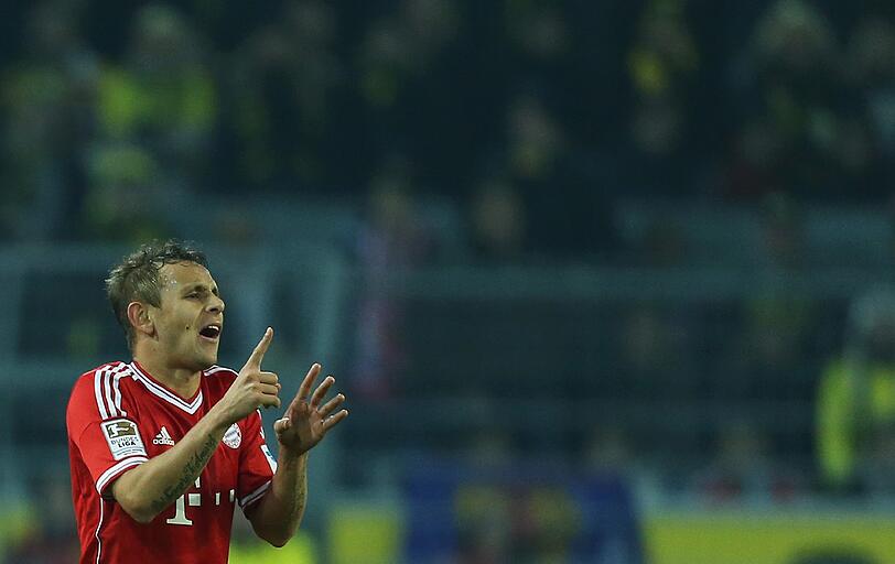 RAFINHA: Note 2. Besser als zuletzt. Am Anfang ging viel über rechts, defensiv war Di Santo bei ihm gut aufgehoben.