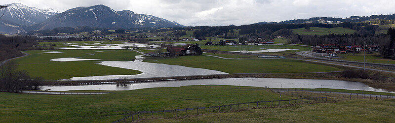 Regen und Sturm sorgen in Bayern für Überflutungen und Lawinengefahr.