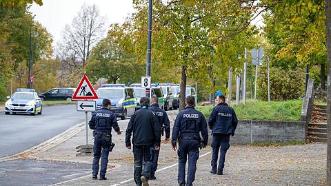 Bombendrohungen an Schulen haben Polizeieinsätze in mehreren Bundesländern ausgelöst.