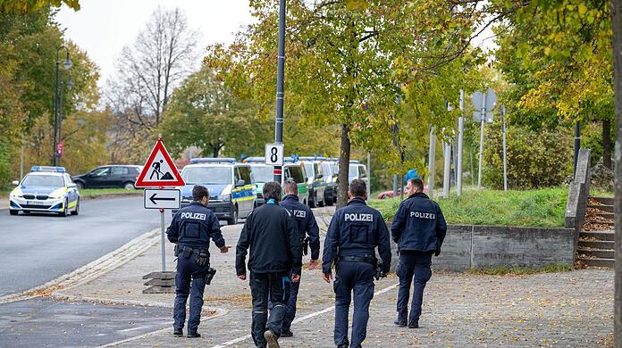 Bombendrohungen an Schulen haben Polizeieinsätze in mehreren Bundesländern ausgelöst.