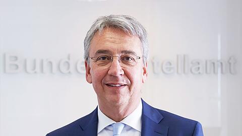 Kartellamtschef Andreas Mundt erwartet sinkende Spritpreise. (Archivbild)