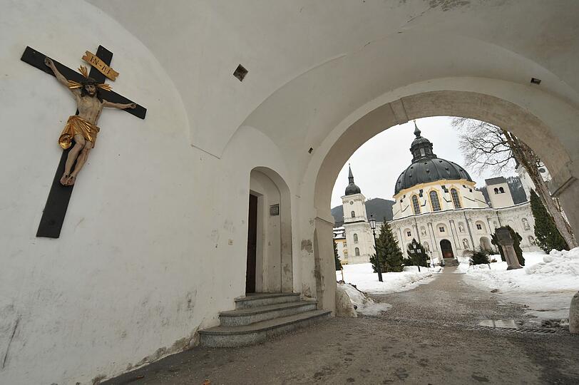 Kloster Ettal: Ein Benediktiner muss sich wegen Missbrauchs von Schülern vor Gericht verantworten.