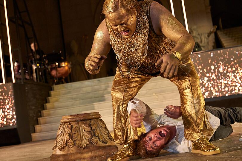 Christoph Franken (Mammon) und Tobias Moretti (Jedermann).