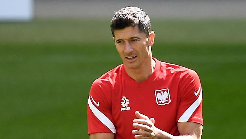 Weltfußballer Lewandowski trifft mit Polen auf die Slowakei.