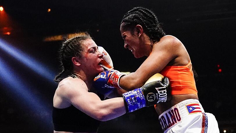 Historische und blutige Box-Nacht: Katie Taylor (l.) verteidigt ihre WM-Titel im Madison Square Garden gegen Amanda Serrano.