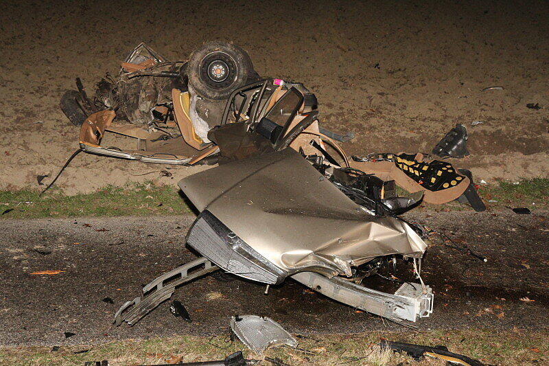 Bei einem Verkehrsunfall am Mittwochabend in Waging am See ist ein 49 Jahre alter Autofahrer ums Leben gekommen, nachdem er frontal gegen einen Baum gerast war.