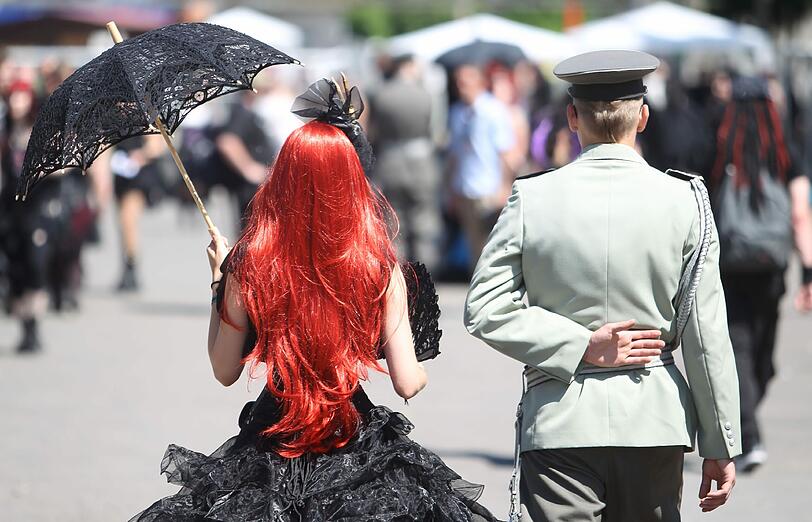 Schrill, wild, skurril: So ausgeflippt gehts beim Wave-Gotik-Treffen in Leipzig zu! Die besten Bilder zum Durchklicken!