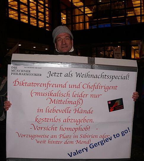 Am Gasteig bekundeten 250 Menschen gestern Abend ihren Protest gegen Valery Gergiev.