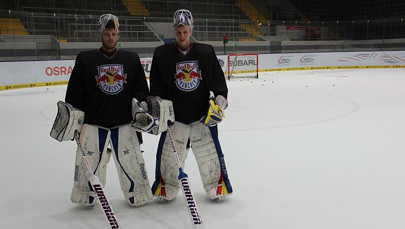 Die EHC-Goalies Florian Hardy (l.) und Niklas Treutle. Die EHC-Goalies Florian Hardy (l.) und Niklas Treutle.