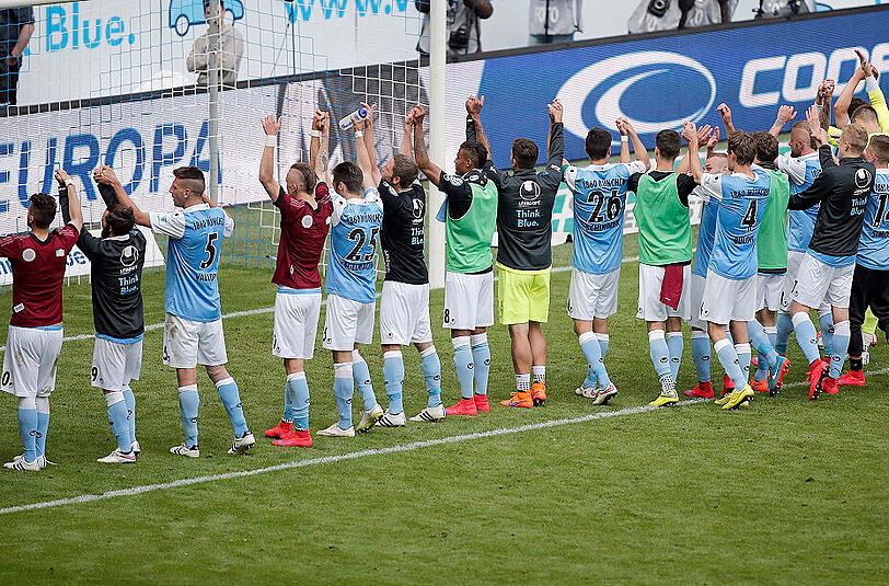 Erleichterung pur: Die Löwen nach dem 2:1-Heimsieg gegen den 1. FC Nürnberg.