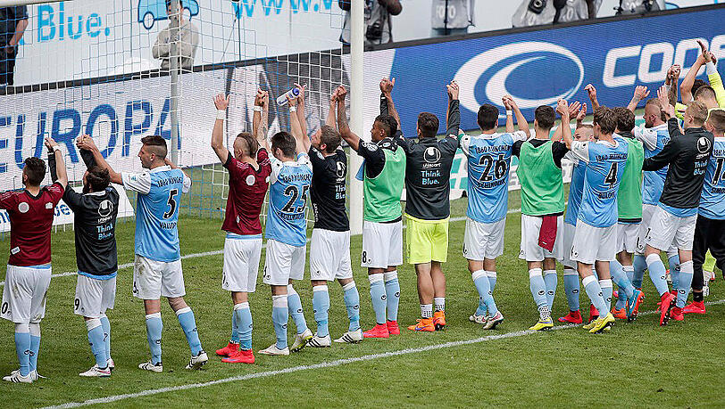 Erleichterung pur: Die Löwen nach dem 2:1-Heimsieg gegen den 1. FC Nürnberg. Erleichterung pur: Die Löwen nach dem 2:1-Heimsieg gegen den 1. FC Nürnberg.