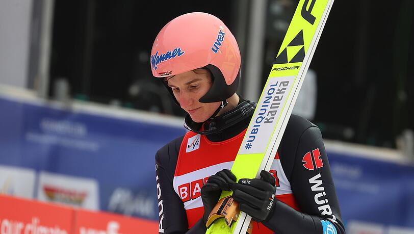 Karl Geiger aus Deutschland reagiert nach einem Sprung.