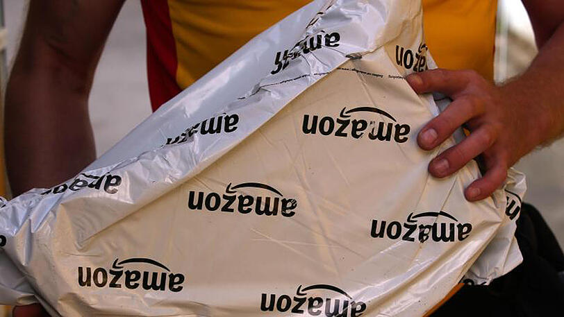 Vor dem Hintergrund eines Booms im Paketgeschäft wird mittlerweile händeringend nach Paketboten gesucht.
