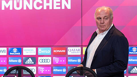 Uli Hoeneß bei der Pressekonferenz am Freitag.