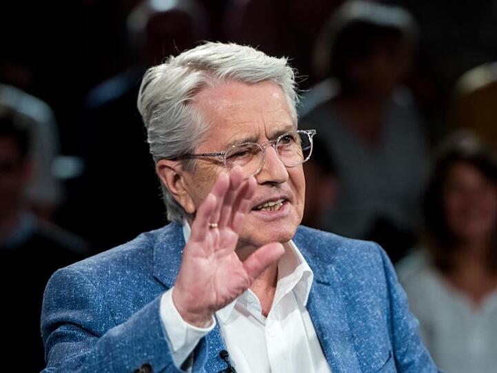Frank Elstner hat sich in seiner neuen Talkshow mit Jan Böhmermann unterhalten.