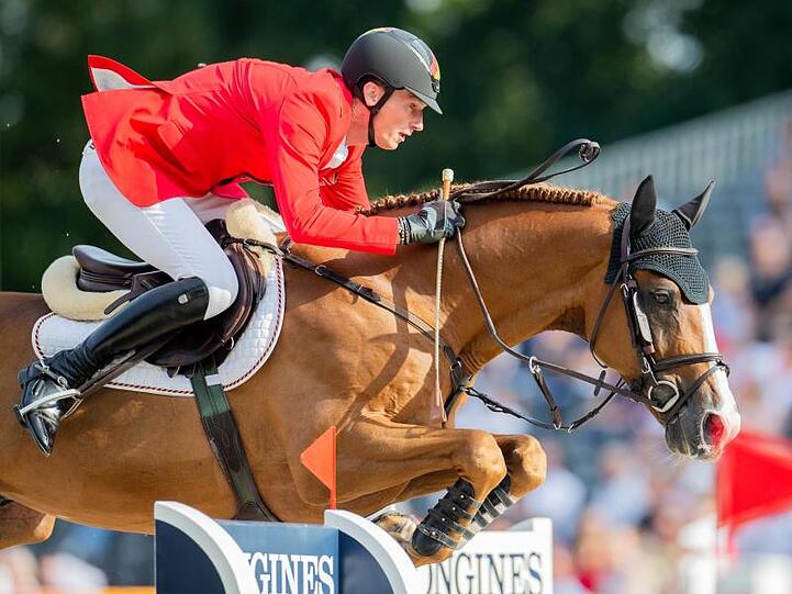 Der deutsche Reiter Daniel Deußer hat Chancen auf eine Medaille.