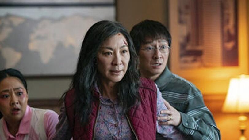 Michelle Yeoh und Ke Huy Quan in "Everything Everywhere All at Once".