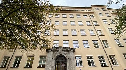 Dieses denkmalgeschützte Gebäude in der Blumenstraße 28 will das Rathaus für 82,5 Millionen verkaufen.