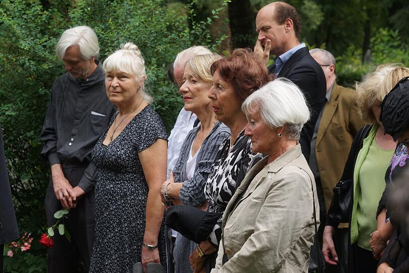 Beerdigung von der Schwabinger Gisela. Die Bilder!