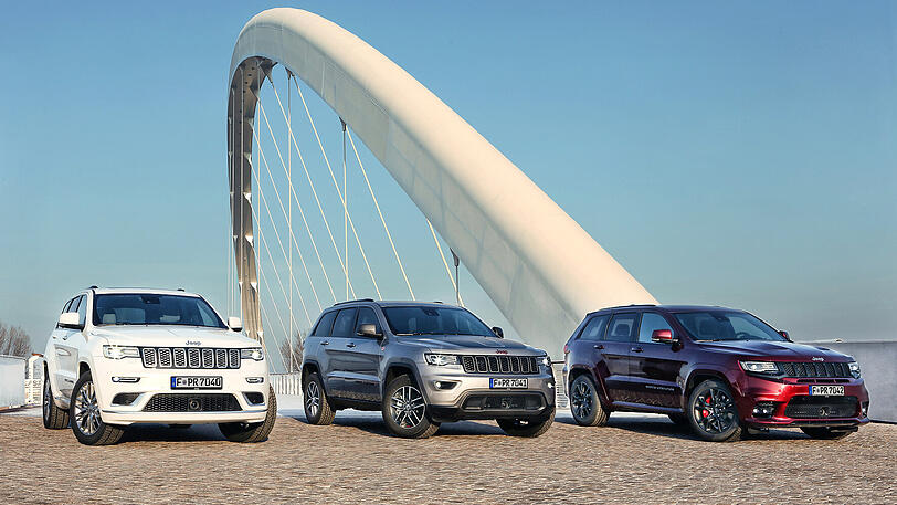 Den Grand Cherokee gibt es in unterschiedlichen Ausführungen je nach Geschmack: so etwa den feinen Summit, den besonders geländegängigen Trailhawk und den SRT als Sportkanone (v. l.).