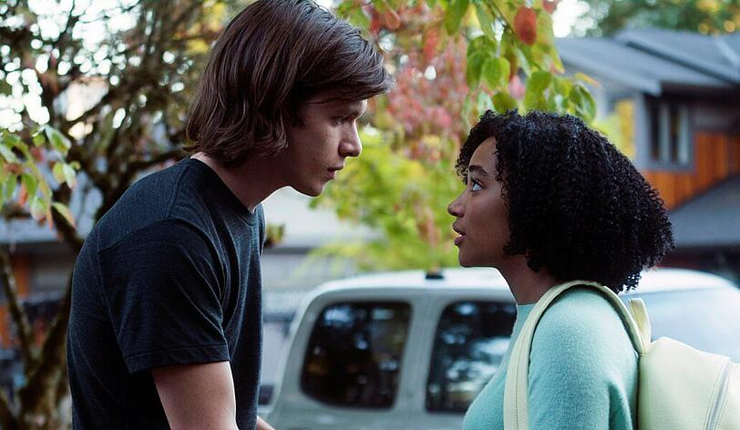 Olly (Nick Robinson) ist erfreut und geschockt zugleich: Eigentlich darf seine Liebste Maddy (Amandla Stenberg) das Haus unter keinen Umständen verlassen.