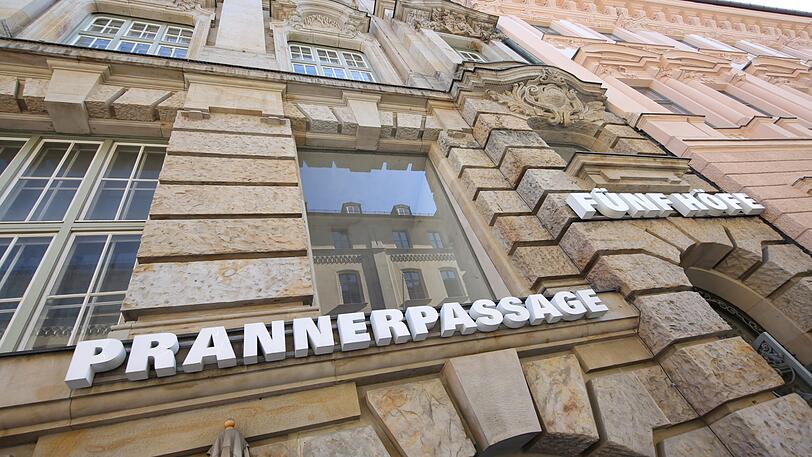 Neue Passagen und Höfe in alten Bank-Palästen.