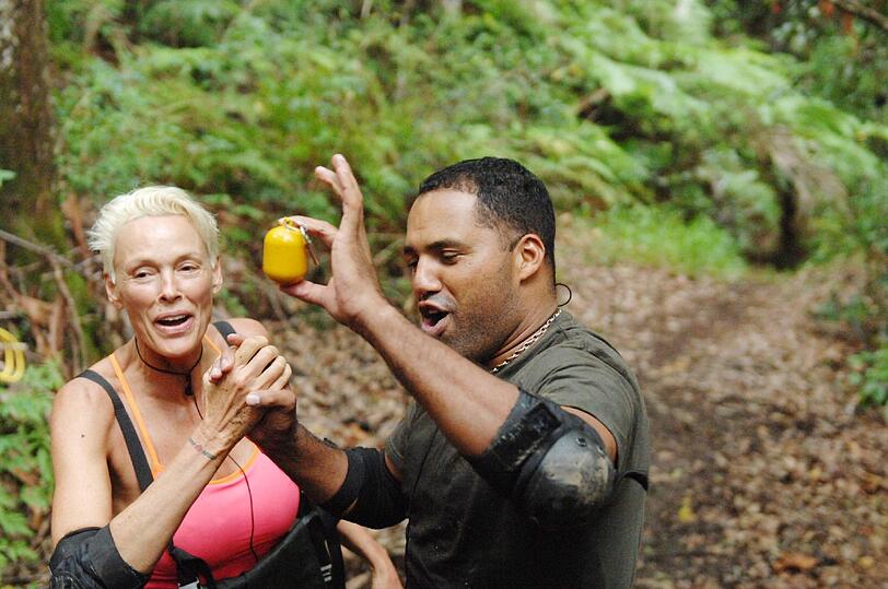 Das war Tag 9: Ramona und Daniel müssen gehen, Rocco und Kim kommen sich im Pool näher und Brigitte und Ailton absolvieren die Prüfung erfolgreich - die besten Bilder aus dem Dschungel.