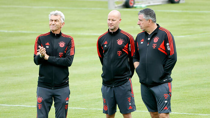 Trainierten den FC Bayern World Squad: Die Klub-Legenden Klaus Augenthaler (links) und Roy Makaay.