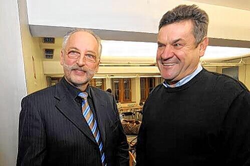 CSU-Vize Kilian Sender (re.) begrüßt Siggi Schneider.