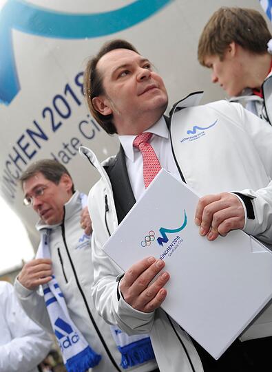Jürgen Bühl, Liquidator der Bewerbungsgesellschaft München 2018: &bdquo;Die Spiele des EHC vermitteln Lebensfreude pur! Wer&rsquo;s a bisserl schneller mag als beim Fußball, der ist beim EHC richtig. München muss DIE Stadt für Sommer- UND Wintersport in Deutschland bleiben.&ldquo;