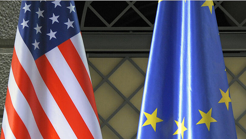 Die Verhandlungen über das transatlantische Freihandelsabkommen erreichen eine neue Stufe: geheime Papiere wurden veröffentlicht, die zeigen, wie sehr die USA Druck auf die EU ausüben. Die Verhandlungen über das transatlantische Freihandelsabkommen erreichen eine neue Stufe: geheime Papiere wurden veröffentlicht, die zeigen, wie sehr die USA Druck auf die EU ausüben.