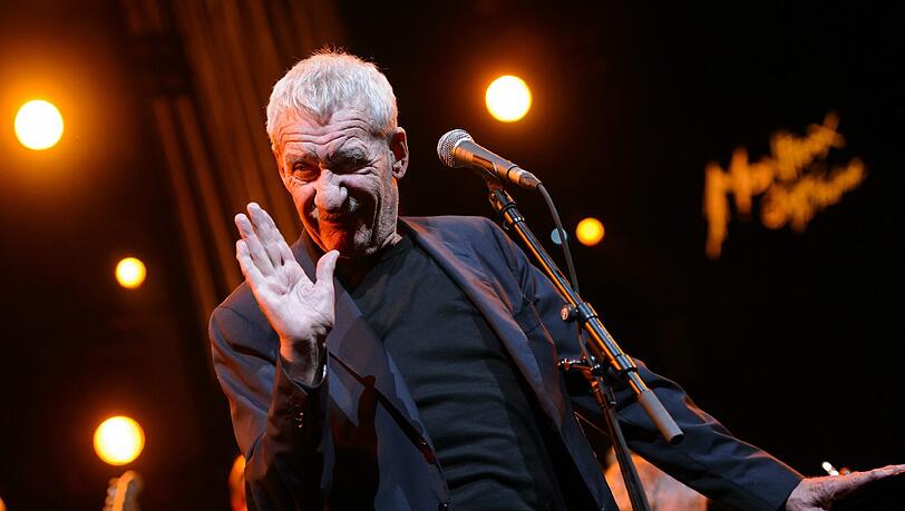 Der italienische Liedermacher Paolo Conte während eines Konzerts im Rahmen des Montreux Jazz Festivals im Juli 2013. Der italienische Liedermacher Paolo Conte während eines Konzerts im Rahmen des Montreux Jazz Festivals im Juli 2013.