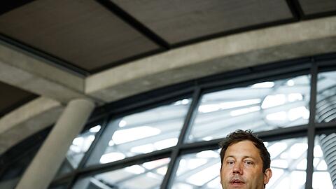 Verlangt von Verkehrsminister Schnieder Rechenschaft: Finanzminister Klingbeil.