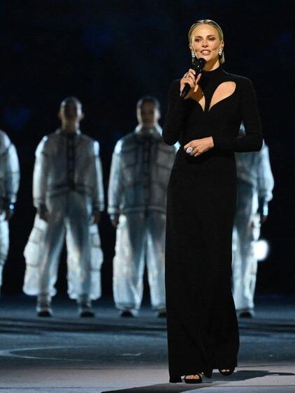 Charlize Theron bewegte in Mailand bei der Er&ouml;ffnungsfeier der Olympischen Spiele mit ihrer Rede f&uuml;r den Frieden.