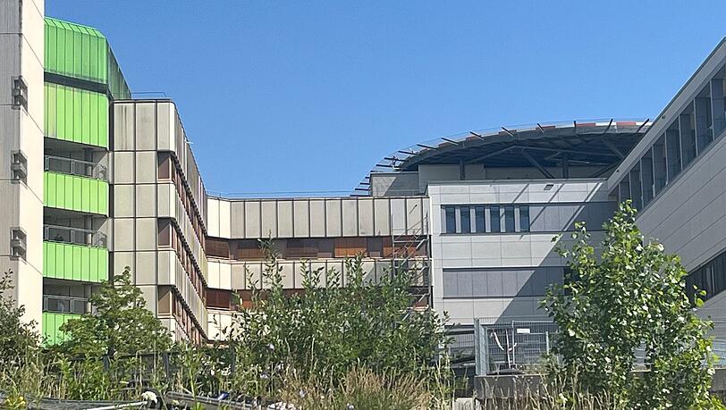 Links der Neubau der Klinik Bogenhausen. Hier sind auch die neuen OP-Säle. Links der Neubau der Klinik Bogenhausen. Hier sind auch die neuen OP-Säle.