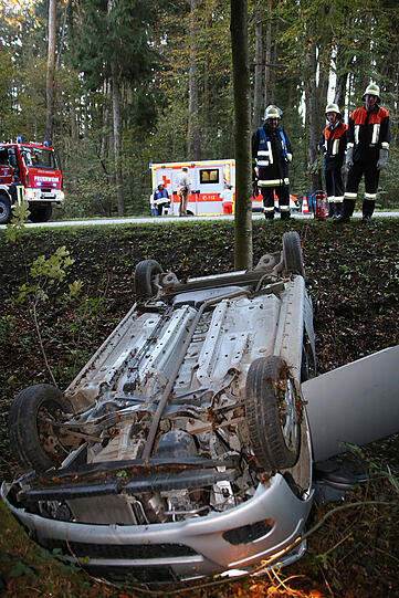 Feuerwehr im Einsatz: Bilder vom Unfallort im Landkreis Mühldorf.