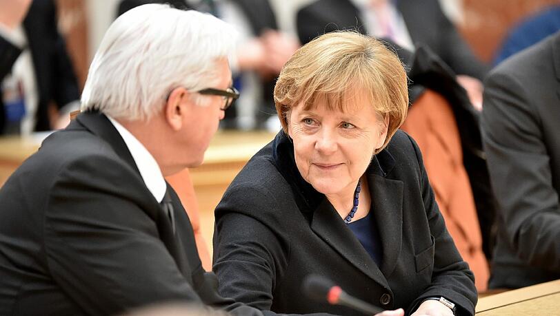 Merkel und Steinmeier beim Ukraine-Gipfel in Minsk. Merkel und Steinmeier beim Ukraine-Gipfel in Minsk.